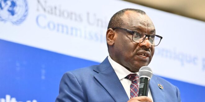 La voie de l&rsquo;Afrique vers la souveraineté sanitaire : le chef de la CEA appelle à une transformation fiscale pour financer la santé