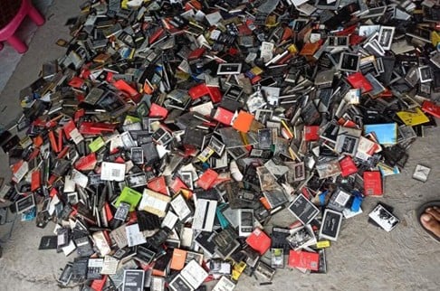 Téléphones mobiles : l’Europe impose les batteries amovibles dès 2027, un signal pour l’Afrique