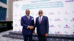 PH:DR. Dr George Elombi, Président et Président du Conseil d'administration d'Afreximbank, avec M. Aliko Dangote, Président-Directeur général de Dangote Industries Limited